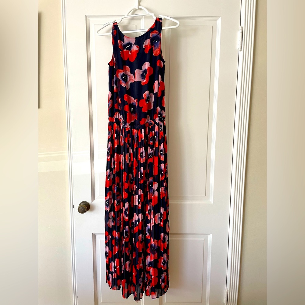 Unique floral gown from Swedish brand, can be worn two ways!